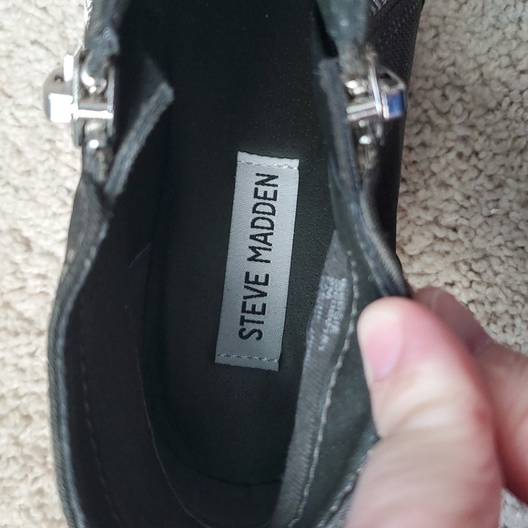 Steve Madden Black Dark Army Green Wedge Booties 8 EUC - Picture 8 of 14